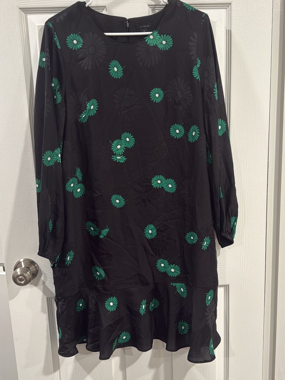 Ann Taylor Black Long-Sleeve Shift Dress with Green Daisy Print